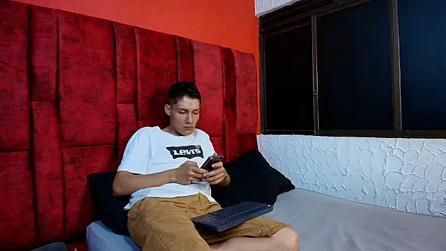 Snapshot of LuckandSamuel chatting on April 13, 2026, 2:17 am LuckandSamuel online show from April 13, 2026, 2:17 am