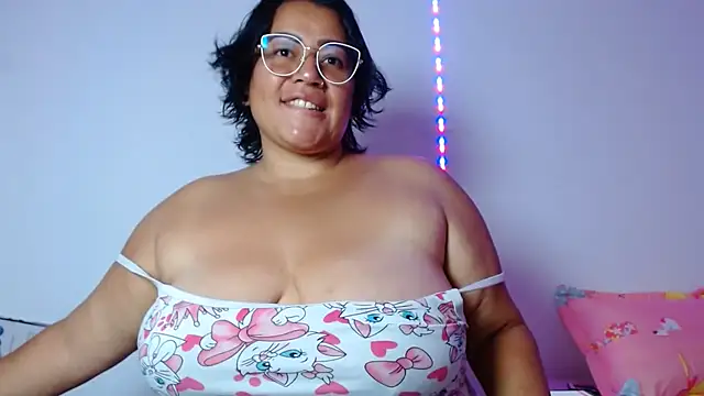 Snapshot of vibeSex1 chatting on May 10, 2026, 5:40 pm vibeSex1 online show from May 10, 2026, 5:40 pm