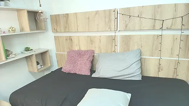 Snapshot of Selene__Luna chatting on April 7, 2026, 12:22 am Selene Luna online show from April 7, 2026, 12:22 am