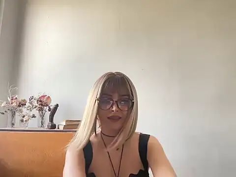 Snapshot of Calytrixx chatting on July 5, 2026, 10:11 am Calytrixx online show from July 5, 2026, 10:11 am