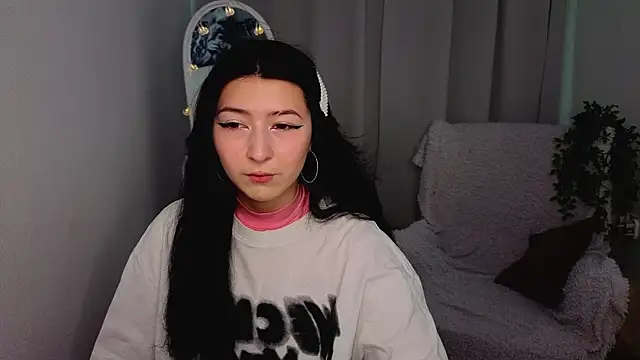 Snapshot of HanamiCei chatting on April 14, 2026, 1:28 pm HanamiCei online show from April 14, 2026, 1:28 pm