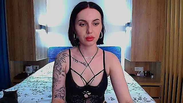 Sour Berry  online show from May 12, 2026, 4:37 pm