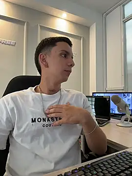 Snapshot of Liam_Fiire chatting on July 12, 2026, 4:53 pm Liam Fiire online show from July 12, 2026, 4:53 pm