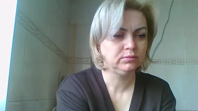 Snapshot of SylvieGold453 chatting on April 2, 2026, 6:55 am SylvieGold453 online show from April 2, 2026, 6:55 am