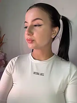 Snapshot of L0LA_XO chatting on April 10, 2026, 11:15 am L0LA XO online show from April 10, 2026, 11:15 am