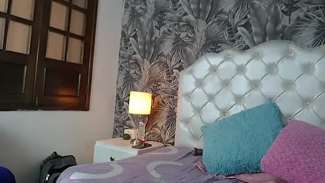 Snapshot of ViviJones chatting on May 26, 2026, 7:43 pm ViviJones online show from May 26, 2026, 7:43 pm