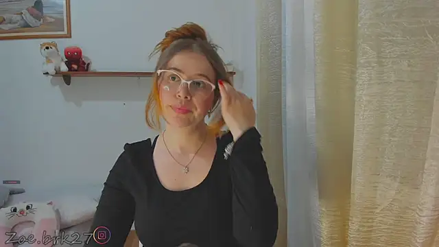 Snapshot of Zoe_brk chatting on May 1, 2026, 5:17 pm Zoe brk online show from May 1, 2026, 5:17 pm