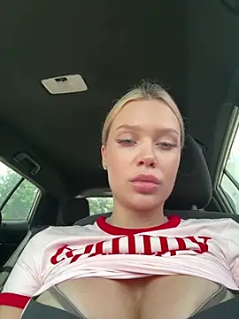Girl-Mia online show from May 15, 2026, 4:52 am