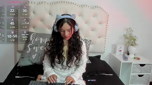 Snapshot of Honney_Bunny18 chatting on May 17, 2026, 8:05 pm Honney Bunny18 online show from May 17, 2026, 8:05 pm