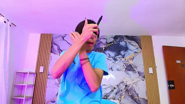 Snapshot of Angel_lux444 chatting on April 1, 2026, 2:36 pm Angel lux444 online show from April 1, 2026, 2:36 pm