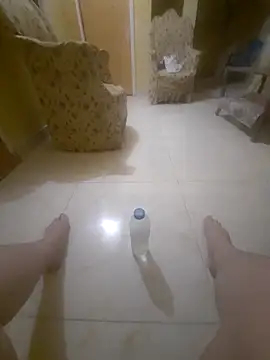 beebuzz0 online show from April 16, 2026, 1:28 am