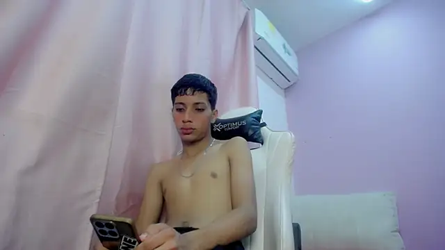Yei lee  online show from April 9, 2026, 8:36 pm