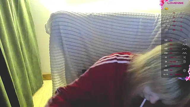 Snapshot of MiaKimiko chatting on May 17, 2026, 1:47 am MiaKimiko online show from May 17, 2026, 1:47 am
