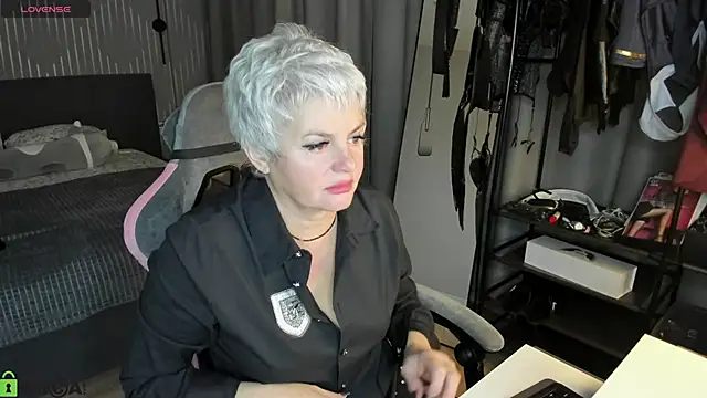 Snapshot of Linda_Zef1r chatting on April 19, 2026, 1:16 am Linda Zef1r online show from April 19, 2026, 1:16 am
