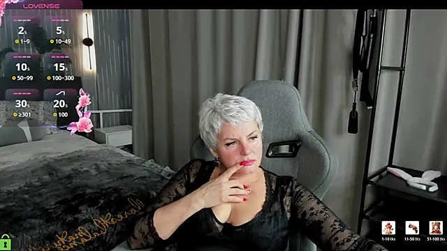Snapshot of Linda_Zef1r chatting on May 19, 2026, 9:26 am Linda Zef1r online show from May 19, 2026, 9:26 am