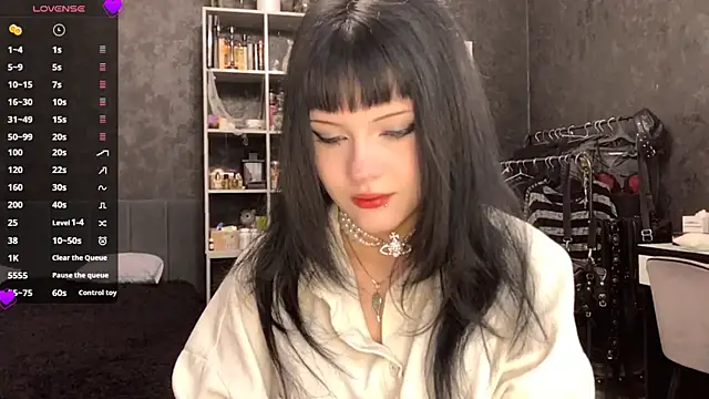 Snapshot of EmilyEmbears chatting on June 1, 2026, 6:37 am EmilyEmbears online show from June 1, 2026, 6:37 am
