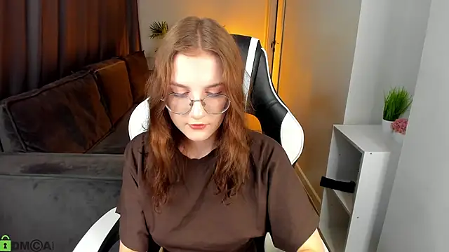 Snapshot of Madeli_nova chatting on April 6, 2026, 1:58 am Madeli nova online show from April 6, 2026, 1:58 am