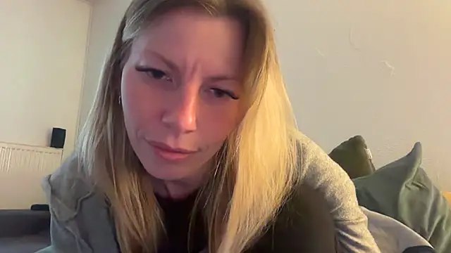 nursenextdoor901 online show from April 13, 2026, 5:46 am