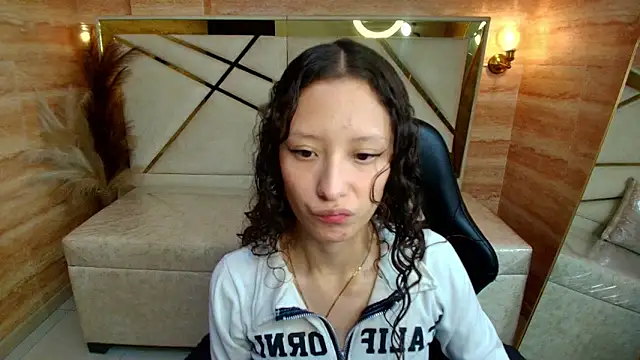 Snapshot of abby__r chatting on April 30, 2026, 12:33 pm abby r online show from April 30, 2026, 12:33 pm
