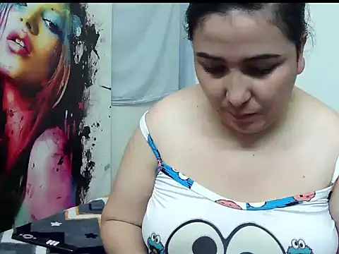 ZoeThorner online show from April 16, 2026, 12:17 pm