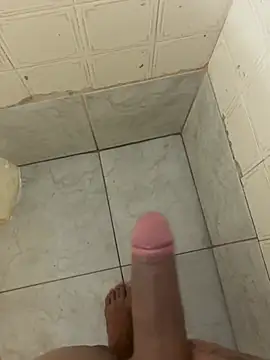 Snapshot of Gustavo12__ chatting on April 5, 2026, 9:56 pm Gustavo12 online show from April 5, 2026, 9:56 pm