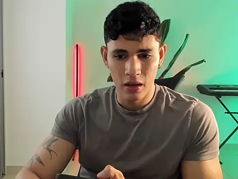 Snapshot of Massimo_Rinaldi chatting on April 10, 2026, 3:34 am Massimo Rinaldi online show from April 10, 2026, 3:34 am