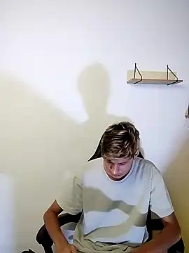 flaquito    online show from April 11, 2026, 8:24 pm