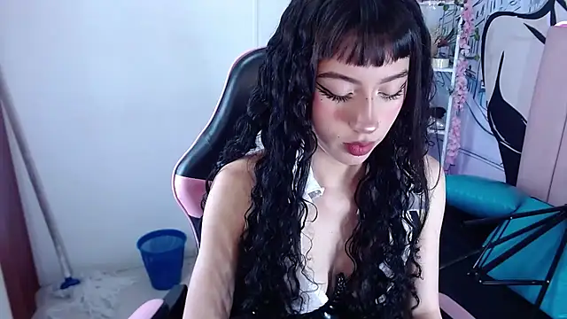 adulce pinkcm online show from May 17, 2026, 2:24 pm