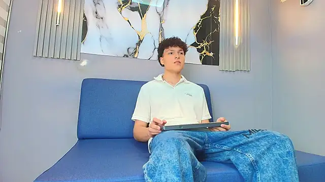 GOMEZZ 07 online show from April 6, 2026, 8:10 pm