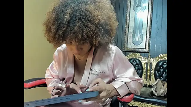 Snapshot of Sharlotte_Jones chatting on May 20, 2026, 11:38 am Sharlotte Jones online show from May 20, 2026, 11:38 am