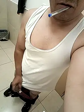 lobo caliente37 online show from April 2, 2026, 10:07 pm