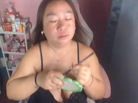 Snapshot of bella_holy chatting on May 13, 2026, 11:40 am bella holy online show from May 13, 2026, 11:40 am