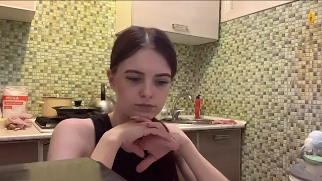 KikiAmino online show from April 15, 2026, 7:58 pm