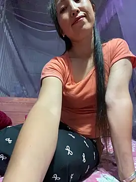 Huonglyna online show from April 15, 2026, 2:13 pm
