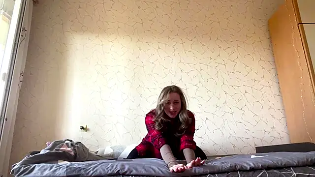 SpringSummers online show from April 6, 2026, 8:15 am