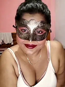 Snapshot of Maskedcurves chatting on May 7, 2026, 7:14 am Maskedcurves online show from May 7, 2026, 7:14 am