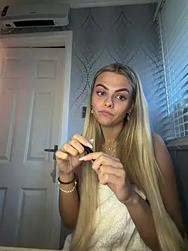 Alysse online show from April 21, 2026, 6:55 pm