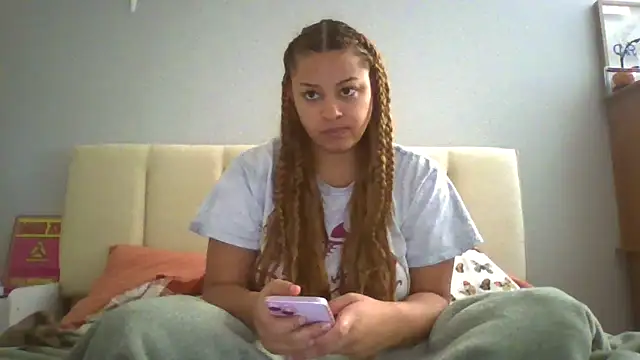Snapshot of madzbailey chatting on May 12, 2026, 7:22 pm madzbailey online show from May 12, 2026, 7:22 pm