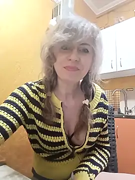 Snapshot of TaynaSecret chatting on April 5, 2026, 8:28 pm TaynaSecret online show from April 5, 2026, 8:28 pm