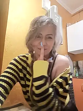 Snapshot of TaynaSecret chatting on April 6, 2026, 8:32 pm TaynaSecret online show from April 6, 2026, 8:32 pm