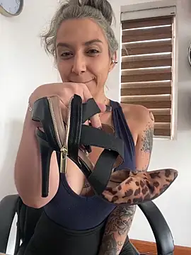 Snapshot of Isabella_varella- chatting on May 26, 2026, 1:51 pm Isabella varella- online show from May 26, 2026, 1:51 pm