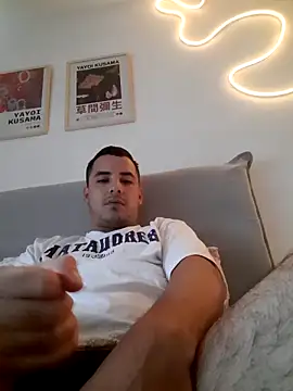 Snapshot of tomasF7 chatting on April 7, 2026, 12:05 pm tomasF7 online show from April 7, 2026, 12:05 pm