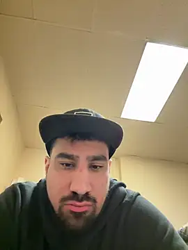 Snapshot of daddyking1013 chatting on April 4, 2026, 4:11 am daddyking1013 online show from April 4, 2026, 4:11 am