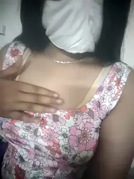 radhika-95 online show from April 3, 2026, 3:43 pm