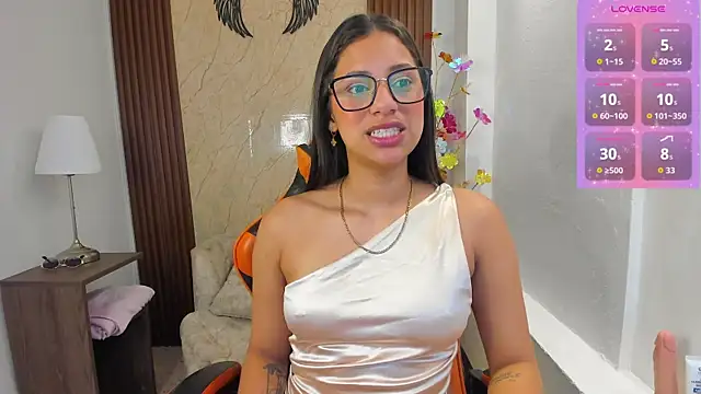 Atiena  online show from June 19, 2026, 7:50 pm
