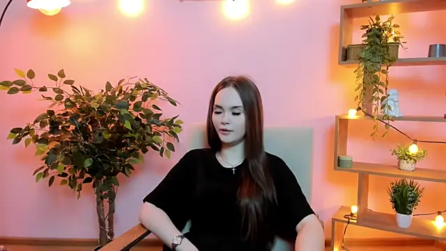 Snapshot of LuraPodraza chatting on April 5, 2026, 5:37 am LuraPodraza online show from April 5, 2026, 5:37 am