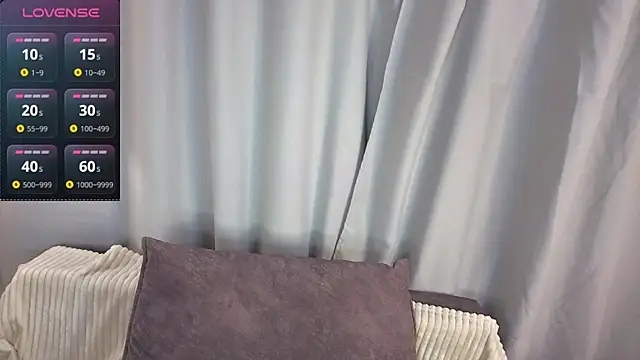 LuraPodraza online show from June 24, 2026, 4:06 pm