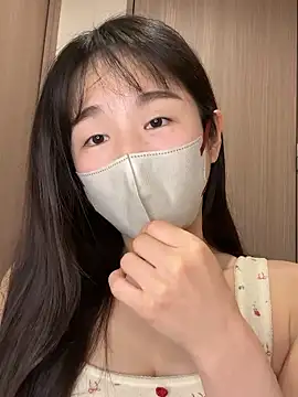 Snapshot of Hinako_0012 chatting on April 16, 2026, 2:07 pm Hinako 0012 online show from April 16, 2026, 2:07 pm