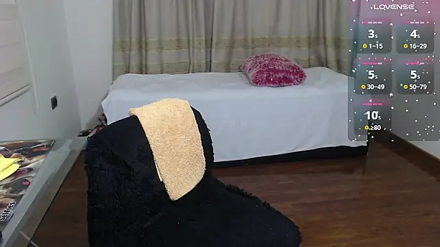 Snapshot of pyninahot chatting on January 24, 2025, 10:51 pm pyninahot online show from January 24, 2025, 10:51 pm