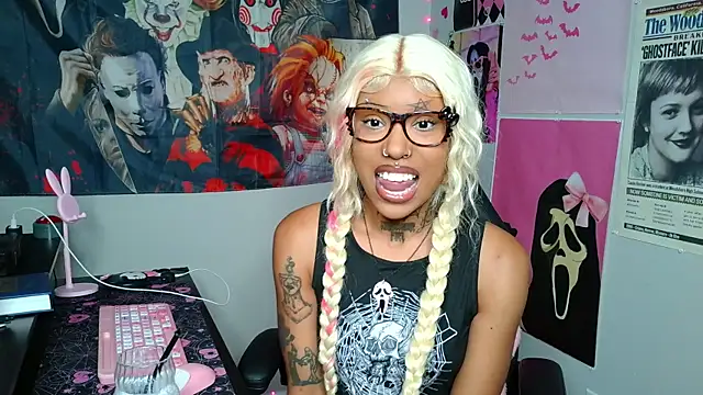 Snapshot of spookiebaddie chatting on May 7, 2026, 2:06 am spookiebaddie online show from May 7, 2026, 2:06 am